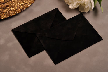 Конверт бархатний (оксамитовий) чорний 10 x 15 см з трикутним клапаном