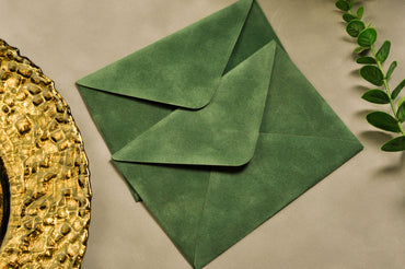 Конверт бархатний (оксамитовий) 10 x 15 см з трикутним клапаном зелений