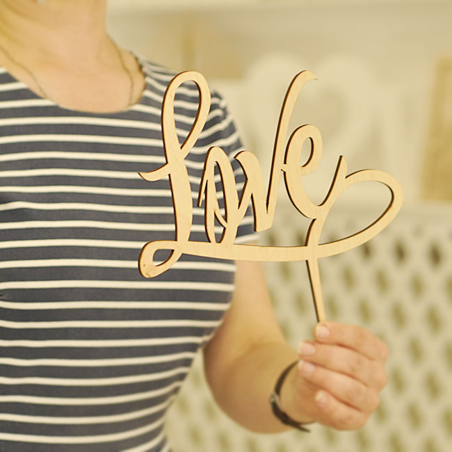 Дерев'яне слово "Love" з тримачем W0045